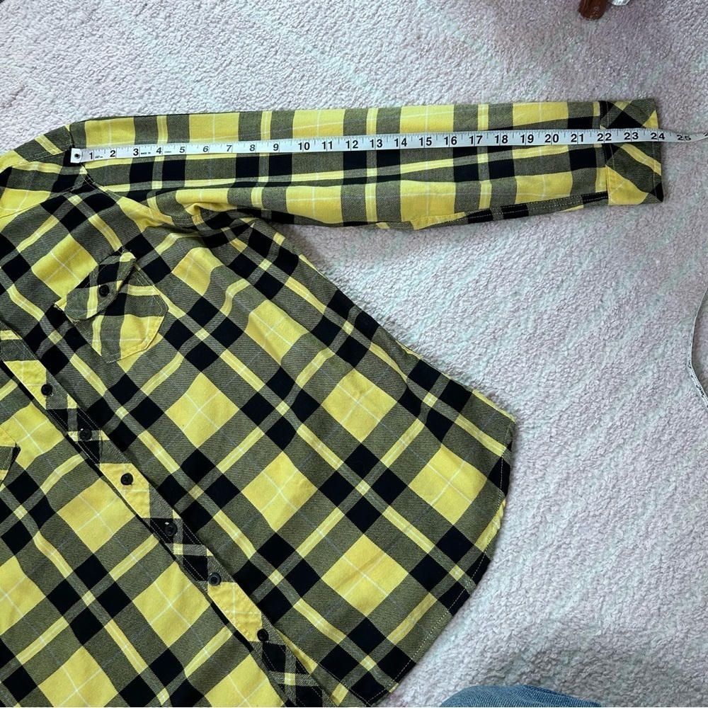 Hot Topic Harry Potter Hufflepuff Yellow and Black Plaid Button Up Shirt Small - Picture 12 of 12